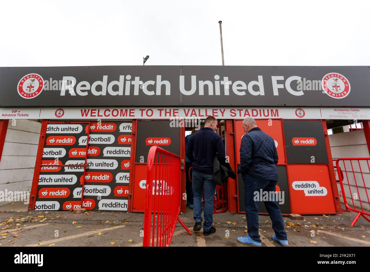 Redditch, Großbritannien, 17. November 2024. Front of Valley Stadium während des Spiels der Southern League Premier Division Central zwischen Redditch Utd und Stamford A Stockfoto