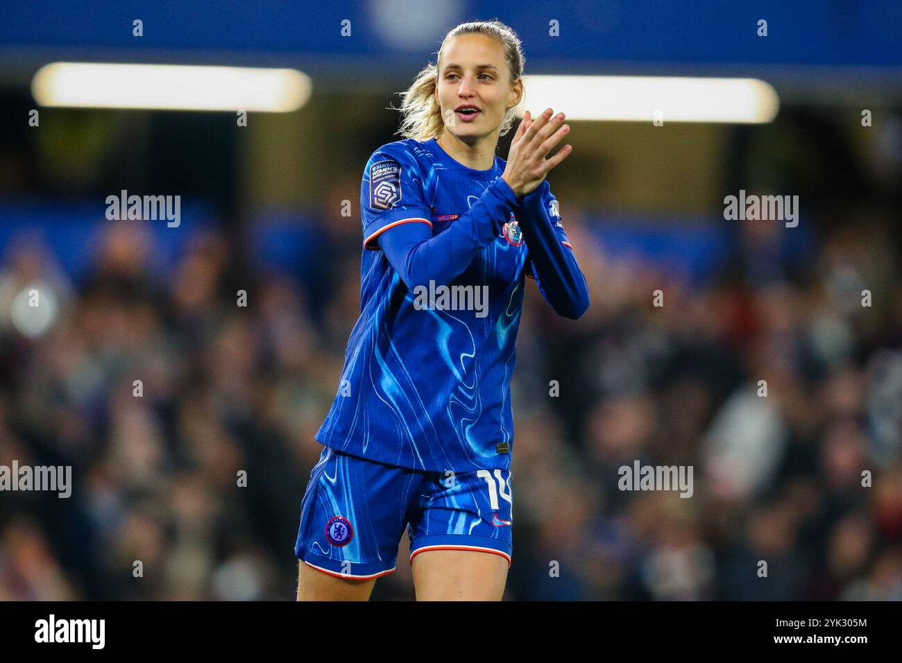 Nathalie Bjorn von Chelsea Women reagiert beim Barclays Women's Super League Spiel Chelsea FC Women vs Manchester City Women in Stamford Bridge, London, Großbritannien, 16. November 2024 (Foto: Izzy Poles/News Images) Stockfoto