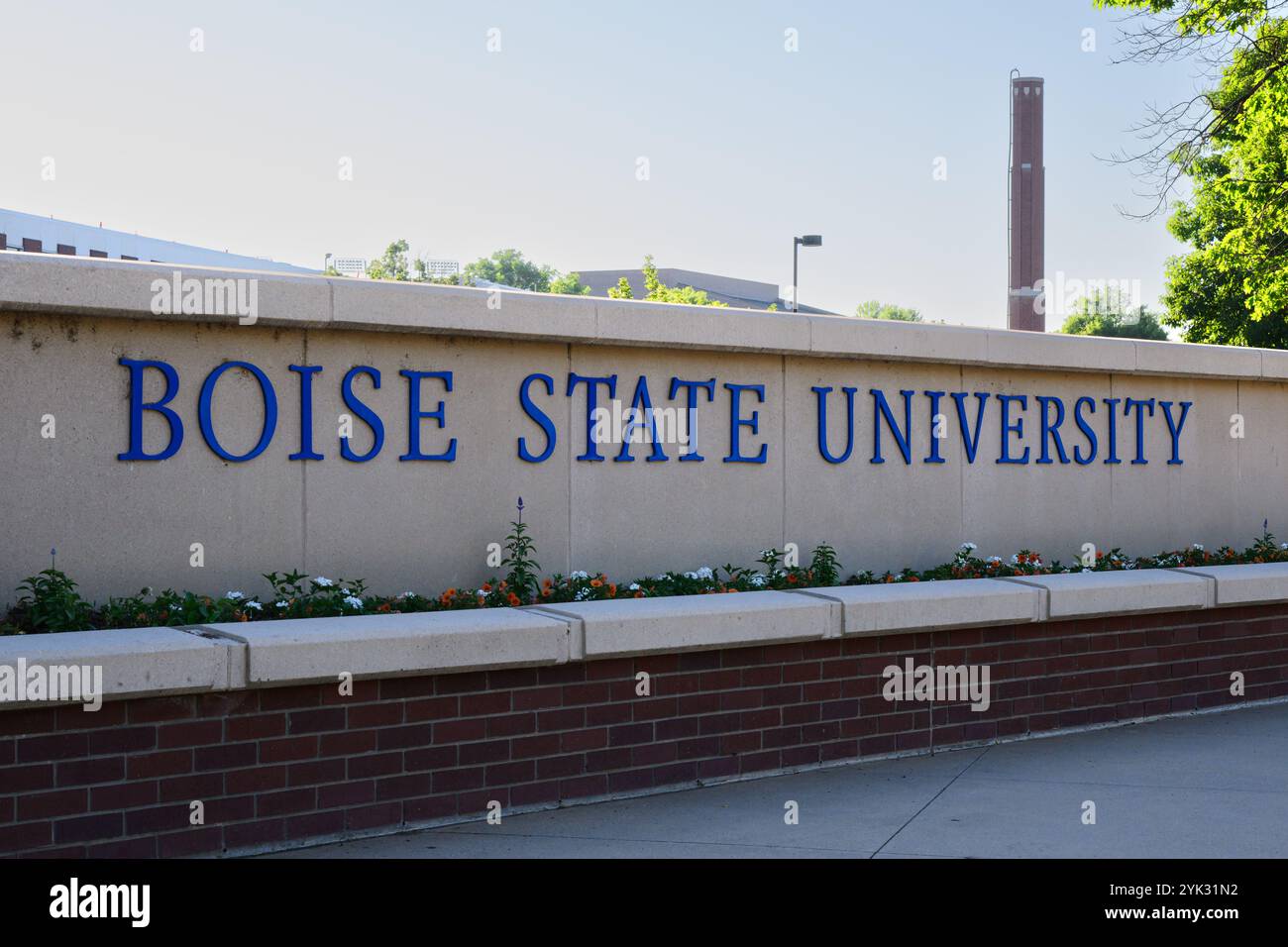 Boise, ID, USA – 10. Juni 2024; Name des Colleges der Boise State University in blauem Text Stockfoto