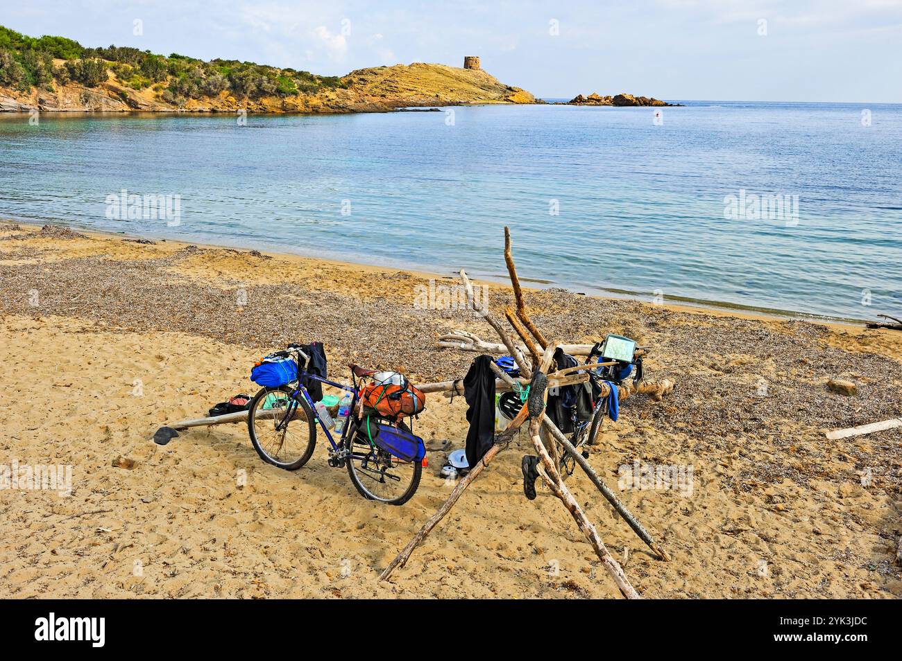 Tamarells Strand mit Landzunge und Wachturm es Colomar, Naturpark s'Albufera des Grau, Menorca, Balearen, Spanien, Stockfoto