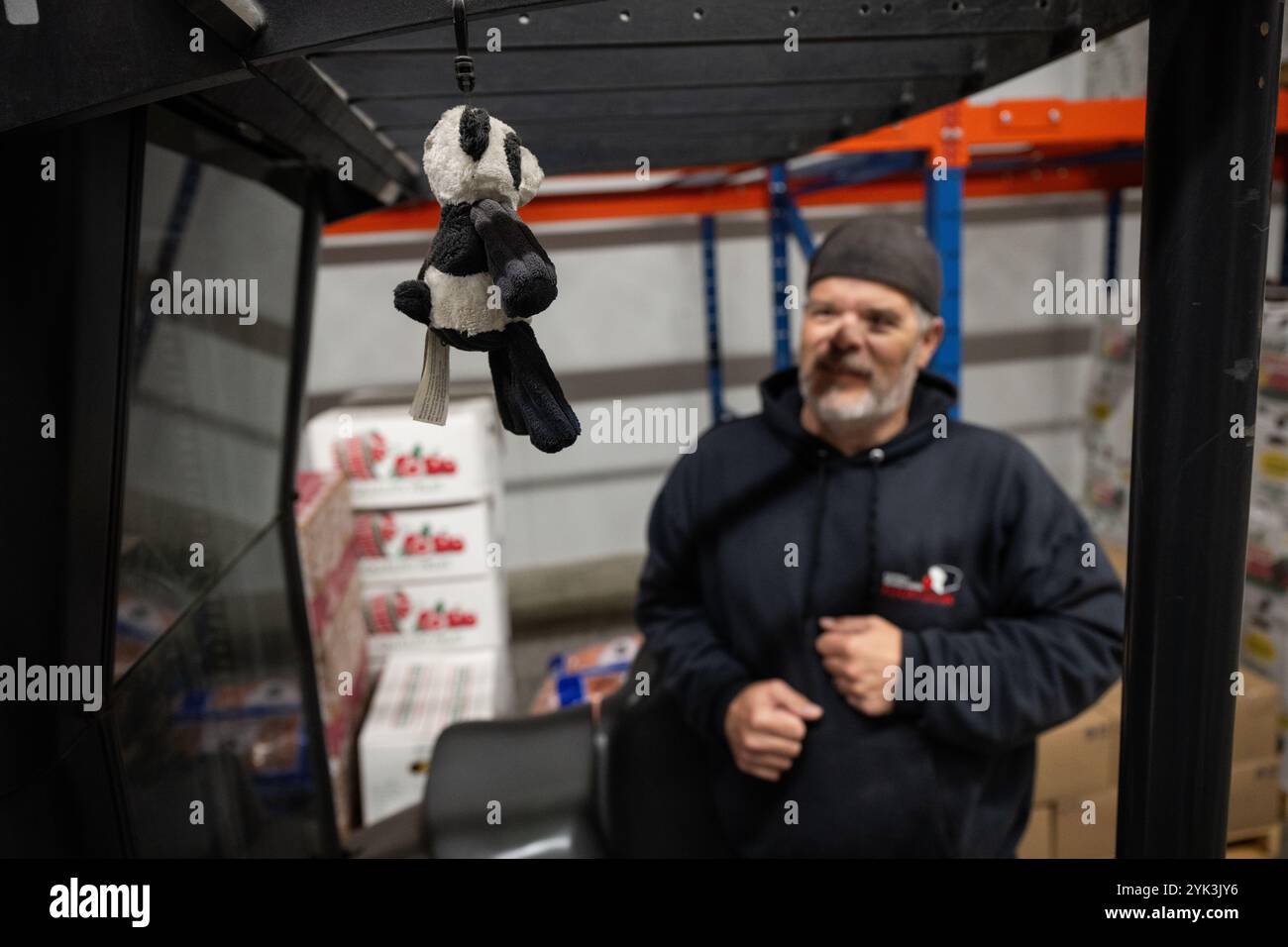 Die Central Pennsylvania Food Bank ist eine gemeinnützige Organisation, die sich für die Beendigung des Hungers in 27 Countys in Zentral-Pennsylvania einsetzt. Durch die Zusammenarbeit mit mehr als 1.130 lokalen Agenturen und Programmen versorgen sie jeden Monat über 253.000 Menschen in Not über ihre beiden Healthy Food Hubs in Harrisburg und Williamsport. (USDA Foto von Christophe Paul) Stockfoto