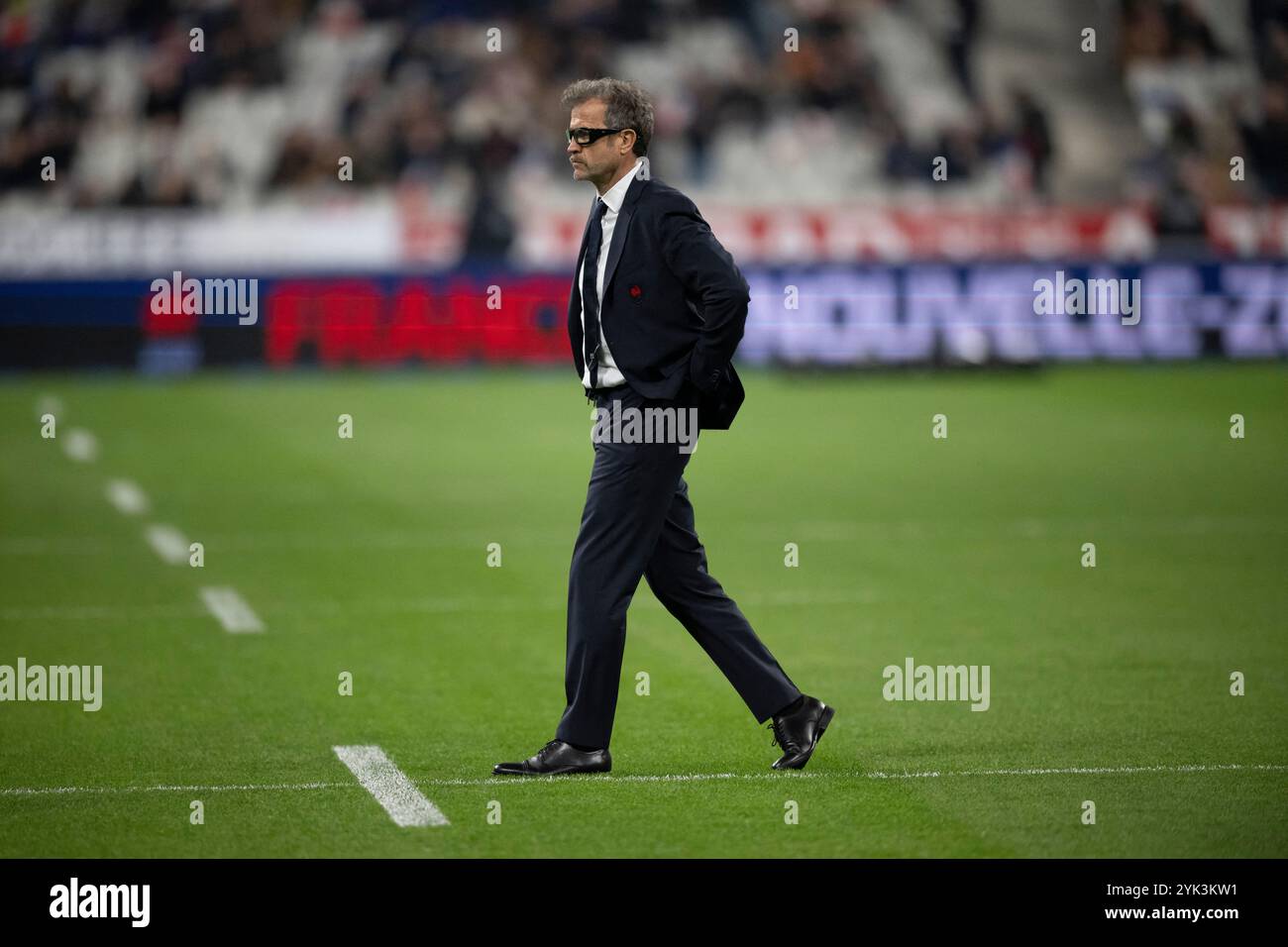 Saint Denis, Frankreich. November 2024. Frankreichs Cheftrainer Fabien Galthie während des Aufwärmens vor dem internationalen Rugby union-Testspiel der Autumn Nations Series zwischen Frankreich und Neuseeland im Stade de France in Saint-Denis, nördlich von Paris, Frankreich am 16. November 2024. Foto: Eliot Blondet/ABACAPRESS. COM Credit: Abaca Press/Alamy Live News Stockfoto