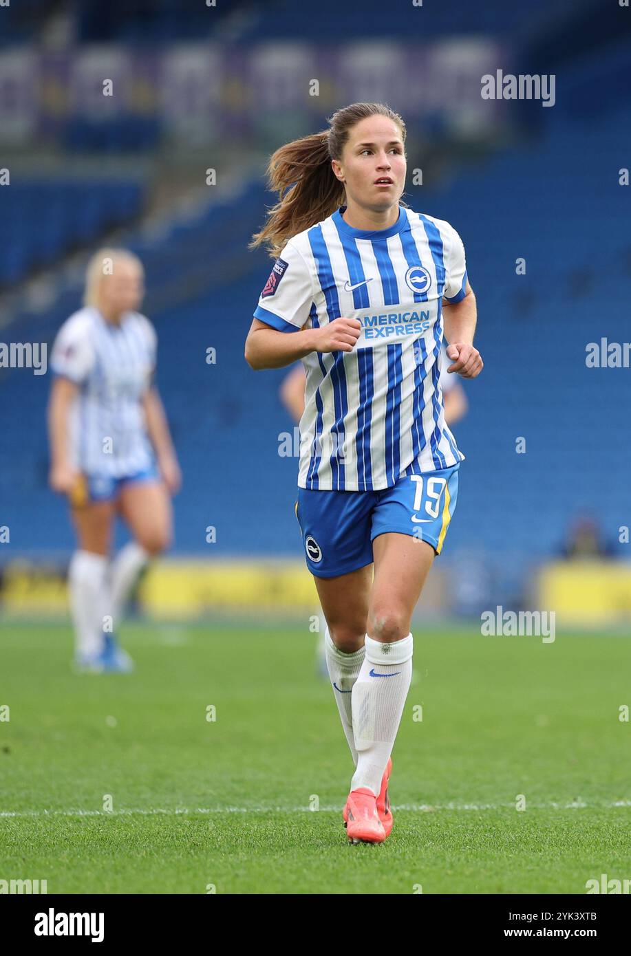 Brighton, Großbritannien. November 2024. Brightons Marisa Olislagers während des Spiels der Barclays Women's Super League zwischen Brighton & Hove Albion und West Ham United im American Express Stadium. Quelle: James Boardman/Alamy Live News Stockfoto