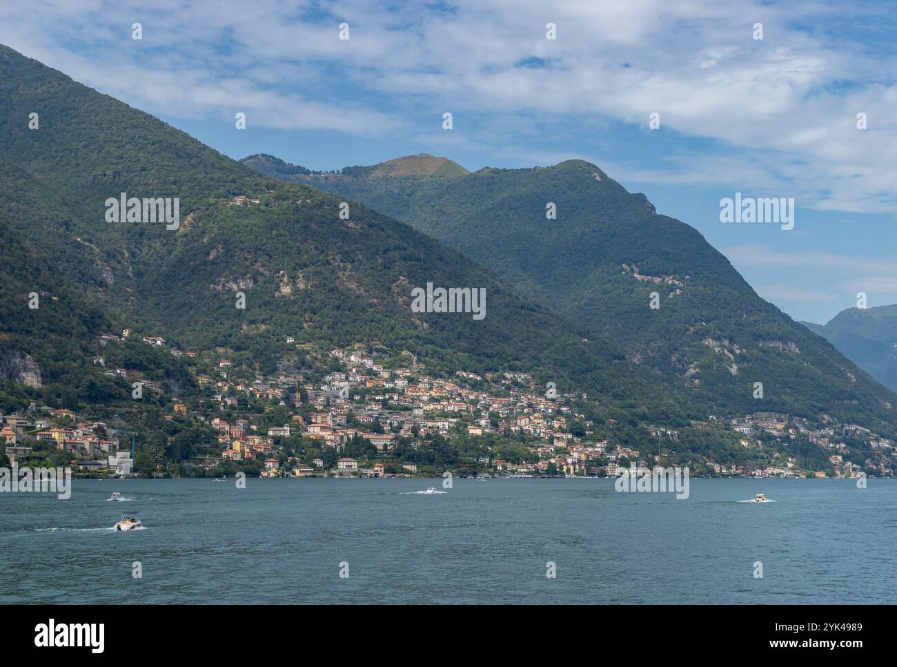 Ein Bild der Stadt Moltrasio am Comer See. Stockfoto