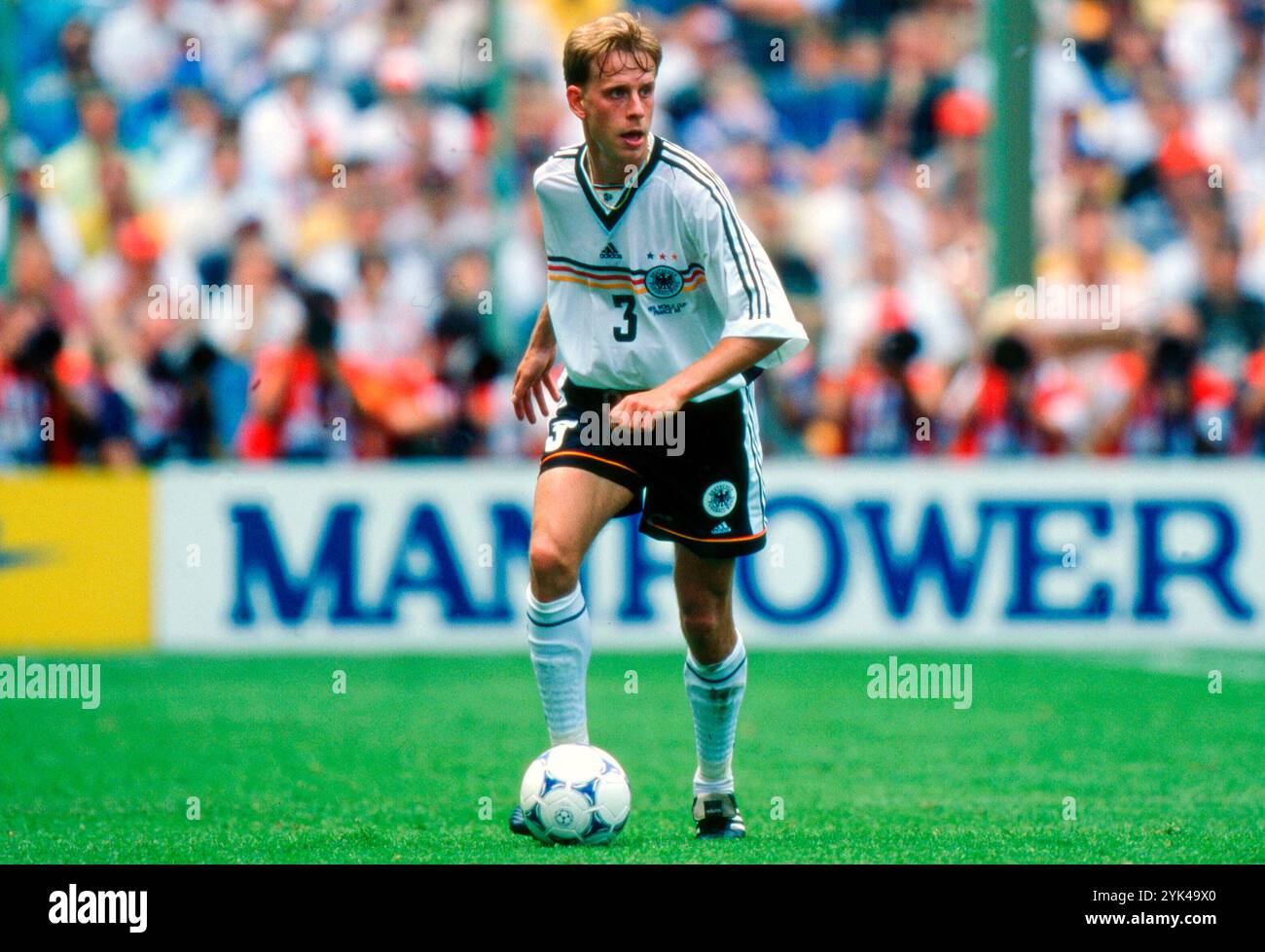 firo: 21.06.1998 Fußball: Fußball: Archiv Fotos, Archiv Foto, Archiv Bilder, WM 1998 98 in Frankreich Gruppe Gruppe F Deutschland - Jugoslawien 2:2 Jorg Heinrich Einzelaktion Stockfoto