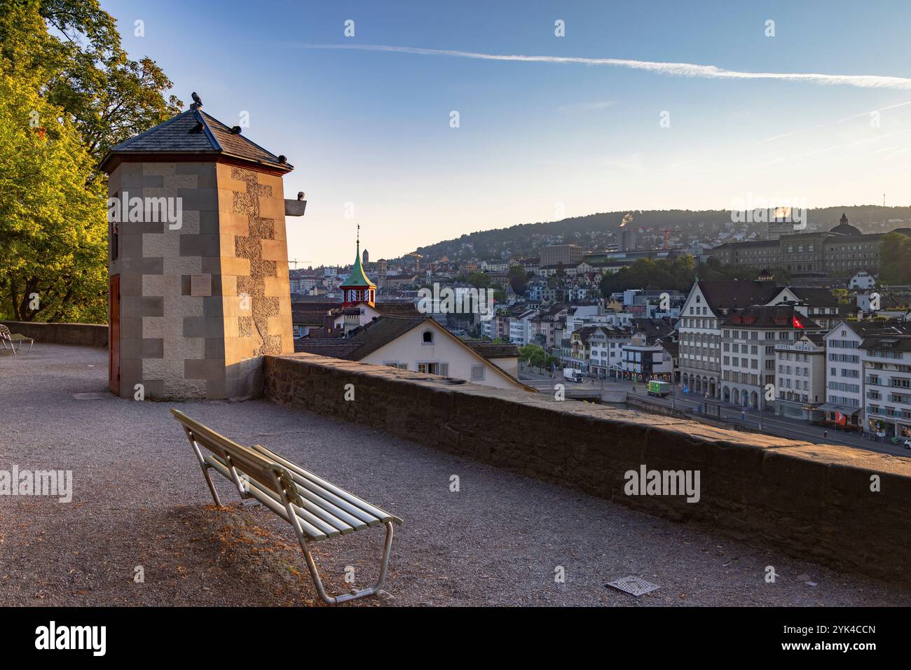 Aussichtspunkt Lindenhof mit Blick auf das Viertel Niederdorf, Zürich, Schweiz Stockfoto