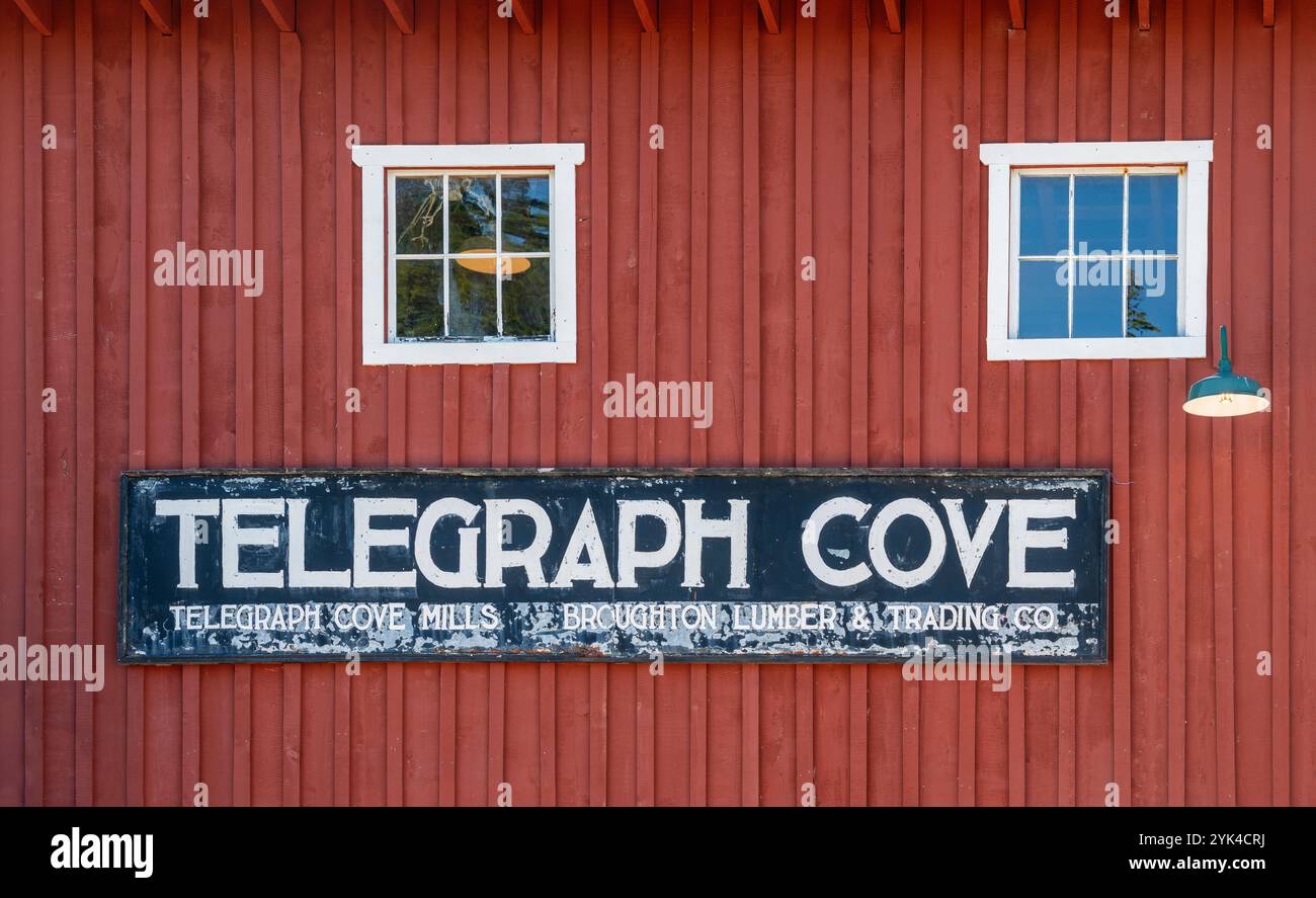 Telegraph Cove-Schild im Yachthafen von Telegraph Cove, Vancouver Island, British Columbia, Kanada. Stockfoto