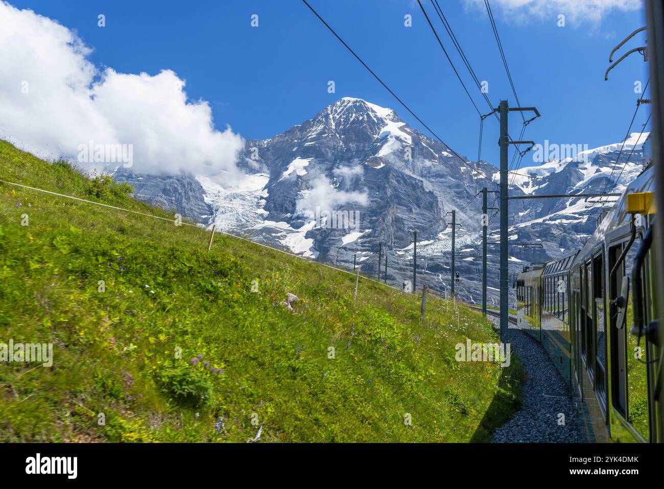 Jungfrauberg von der kleinen Scheidigg-Bahn, Jungfrau-Region, Berner Oberland, Schweiz Stockfoto