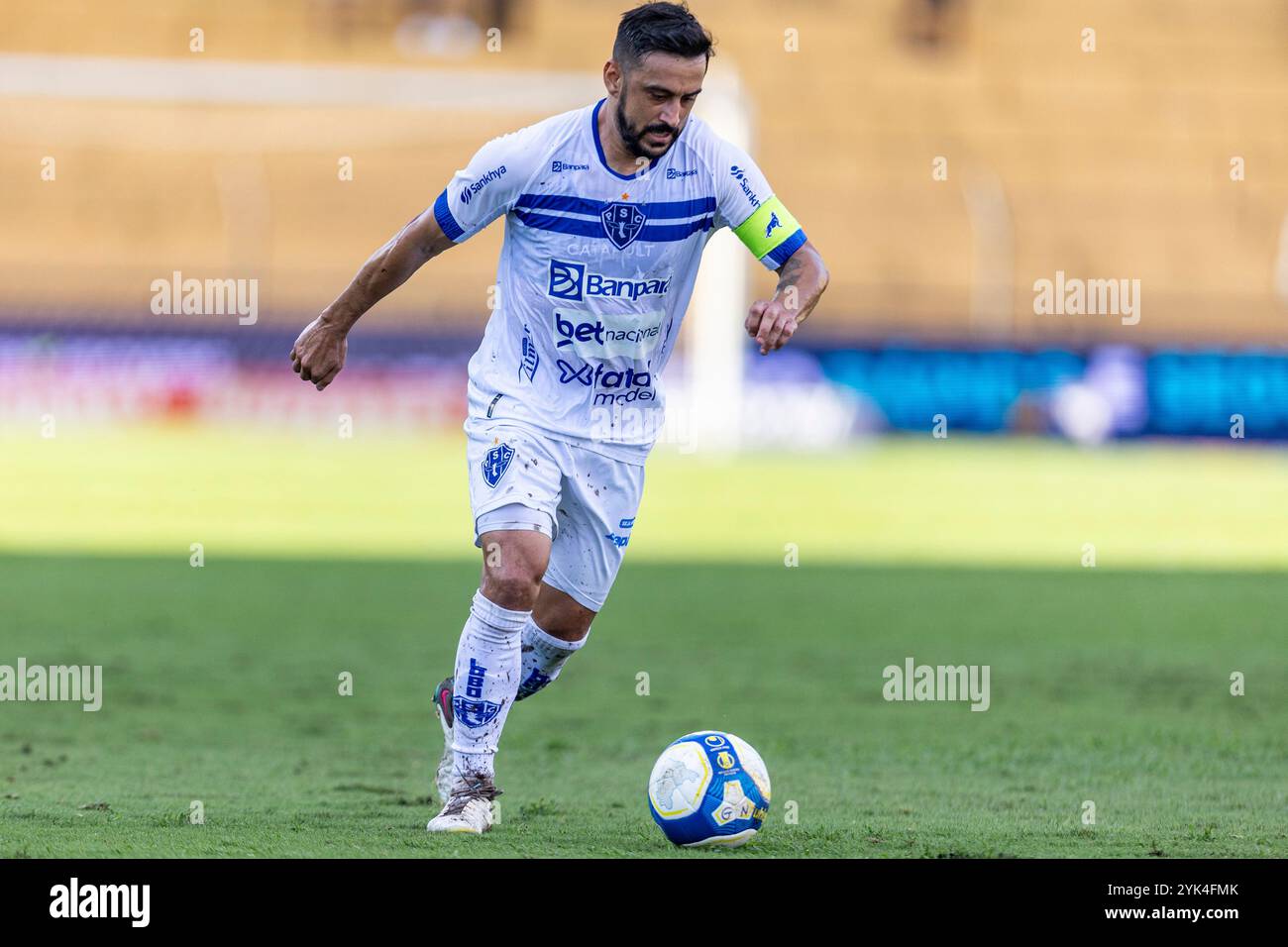 Robinho von Paysandu am Ball während des Campeonato Brasileiro Serie B Fußballspiels zwischen Novorizontino und Paysandu als Teil der Brasileirao Serie B 2024 im Doutor Jorge Ismael de Biasi Stadium 'Jorjão' am 16. November 2024 in Novo Horizonte, Brasilien. (Ranier Moura/SPP) Stockfoto