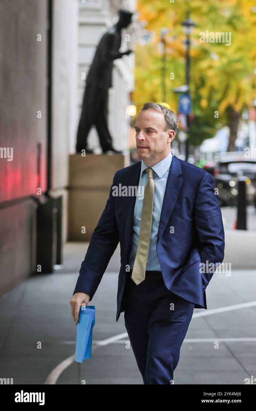 London, Großbritannien. November 2024. Der ehemalige stellvertretende Premierminister Dominic Raab wird bei der BBC für die Medienrunde am Sonntagmorgen gesehen. Quelle: Imageplotter/Alamy Live News Stockfoto