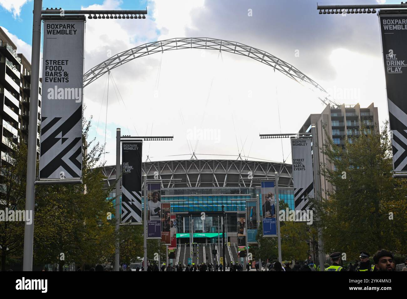 Wembley Way vor der UEFA Nations League 2024/5, Liga B, Spiel der Gruppe B2 zwischen England und der Republik Irland im Wembley Stadium, London am Sonntag, den 17. November 2024. (Foto: Kevin Hodgson | MI News) Credit: MI News & Sport /Alamy Live News Stockfoto