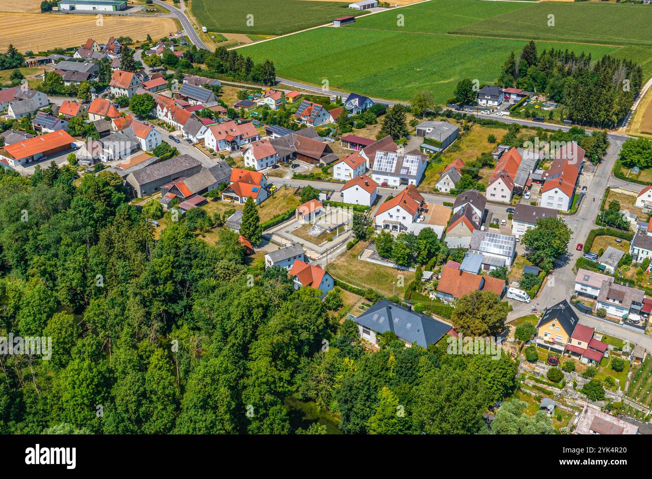 Luftaufnahme des Lauinger Stadtteils Faimingen und der Donauried in Bayerisch-Schwaben rund um das Donaufeuer Stockfoto