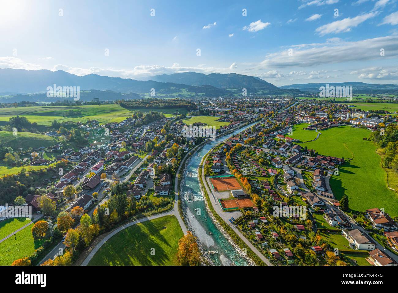 Herbstlicher Blick auf das Ostrachtal bei Sonthofen im Oberallgäu Stockfoto