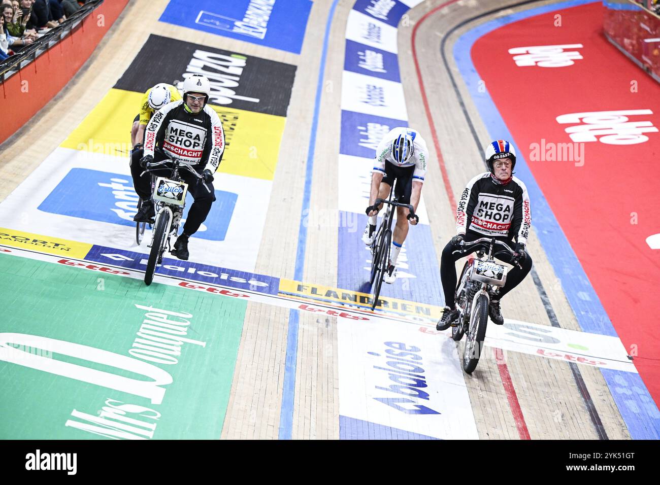 Gent, Belgien. November 2024. Der Deutsche Roger Kluge gewinnt am sechsten und letzten Tag des sechstägigen Indoor Track Cycling Events in der Halle 't Kuipke, Sonntag, den 17. November 2024, in Gent ein Derny-Rennen. BELGA FOTO GOYVAERTS Credit: Belga Nachrichtenagentur/Alamy Live News Stockfoto