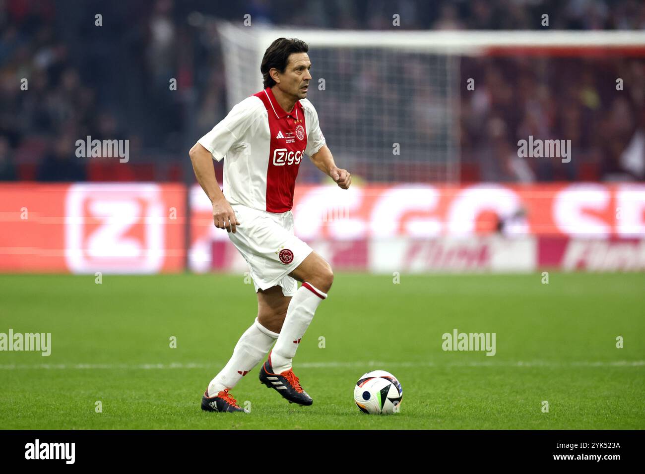 AMSTERDAM - Jari Litmanen während eines Benefizspiels zwischen Ajax Legends und Real Madrid Legends in der Johan Cruijff Arena anlässlich des 125-jährigen Jubiläums von Ajax in dieser Saison. ANP ROBIN VAN LONKHUIJSEN Stockfoto