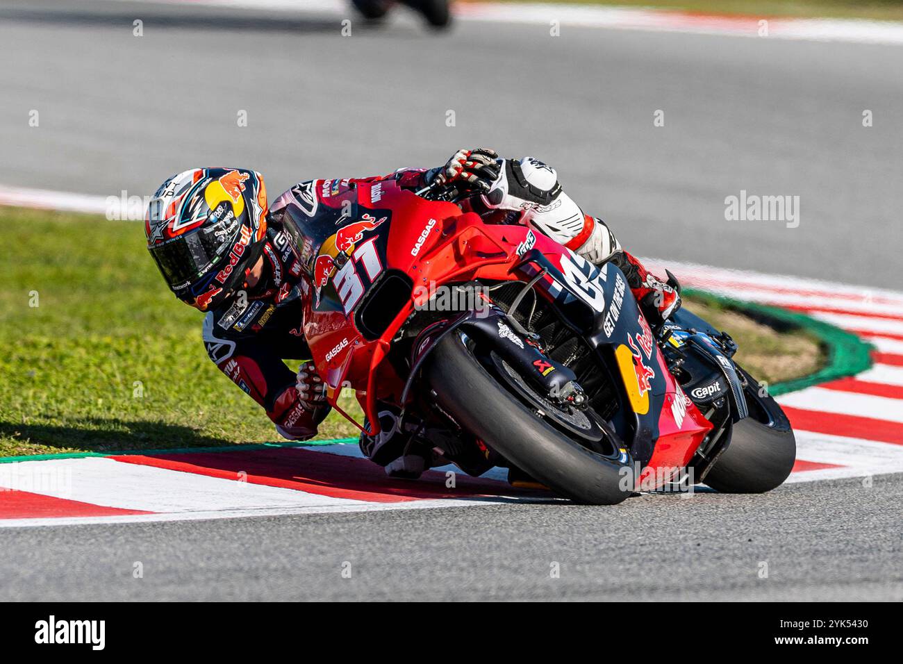 Circuit de Barcelona, Barcelona, Katalonien, Spanien. November 2024. 2024 MotoGP Motul Solidarity Grand Prix von Barcelona, Renntag; Pedro Acosta vom Red Bull Gasgas Tech3 während des MotoGP Rennens Credit: Action Plus Sports/Alamy Live News Stockfoto