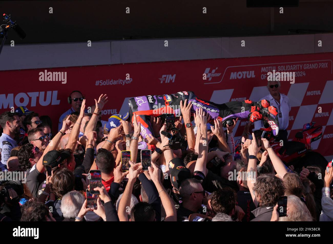 17.11.2024, Circuit de Barcelona-Catalunya, Barcelona, MotoGP Motul Solidarity Grand Prix von Barcelona, im Bild Jorge Martin aus Spanien, Prima Pramac Racing, neuer Weltmeister der MotoGP 2024. Stockfoto