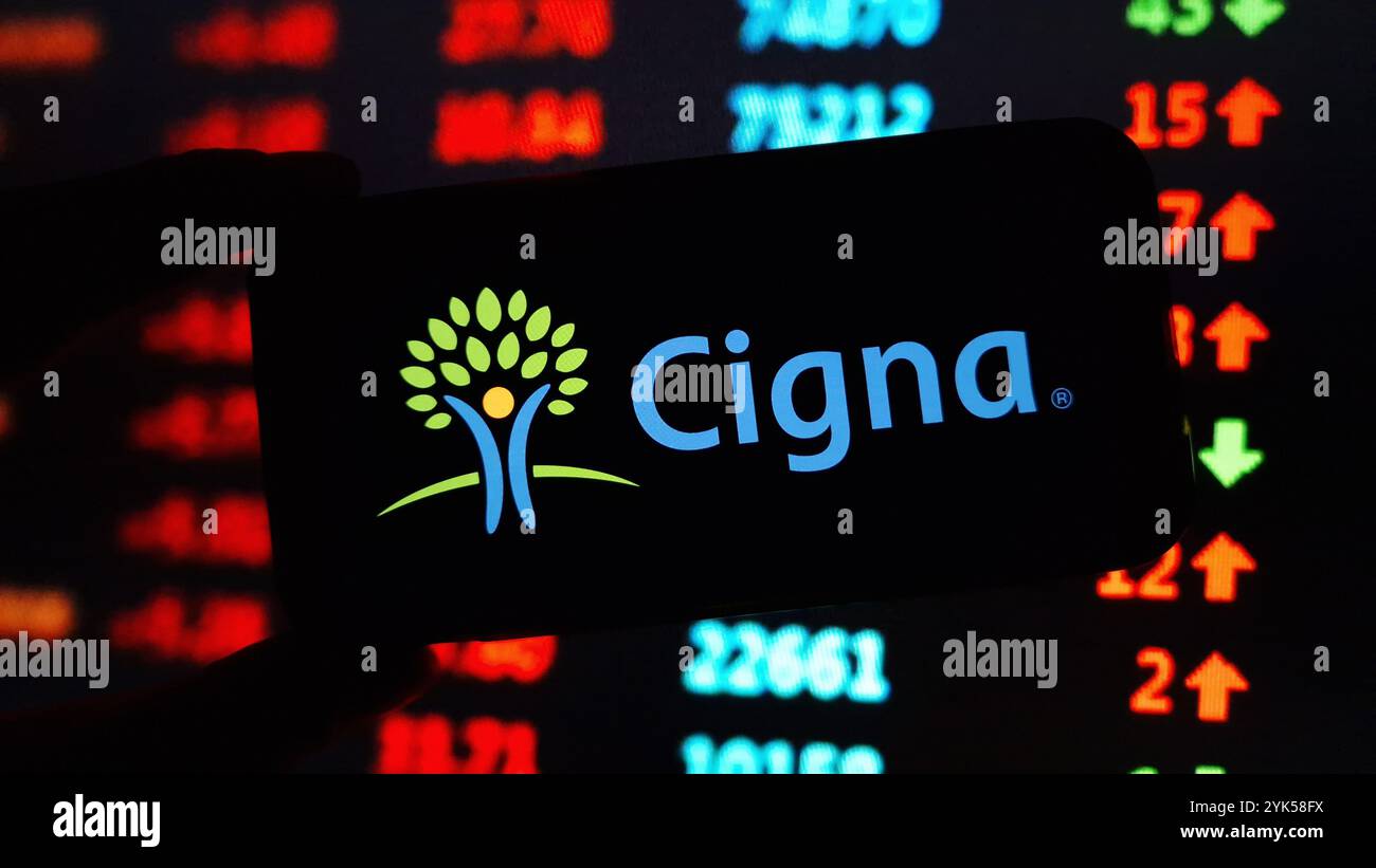 Konskie, Polen – 15. November 2024: Firmenlogo von Cigna auf dem Mobiltelefon Stockfoto