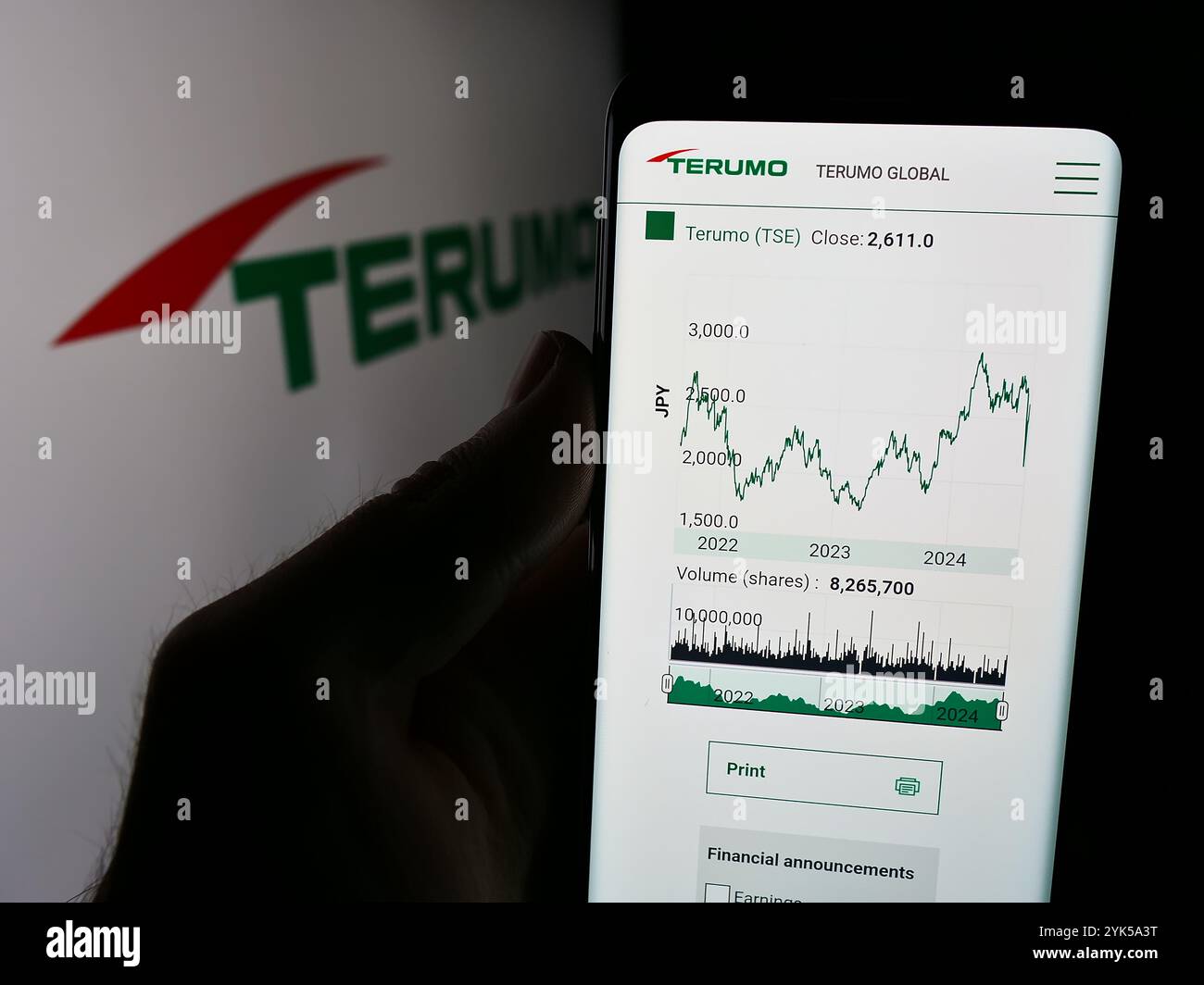 Deutschland. August 2024. In dieser Abbildung ist ein Smartphone mit der Webseite des japanischen Medizinprodukteunternehmens Terumo Corporation vor dem Logo zu sehen. (Credit Image: © Timon Schneider/SOPA Images via ZUMA Press Wire) NUR REDAKTIONELLE VERWENDUNG! Nicht für kommerzielle ZWECKE! Stockfoto