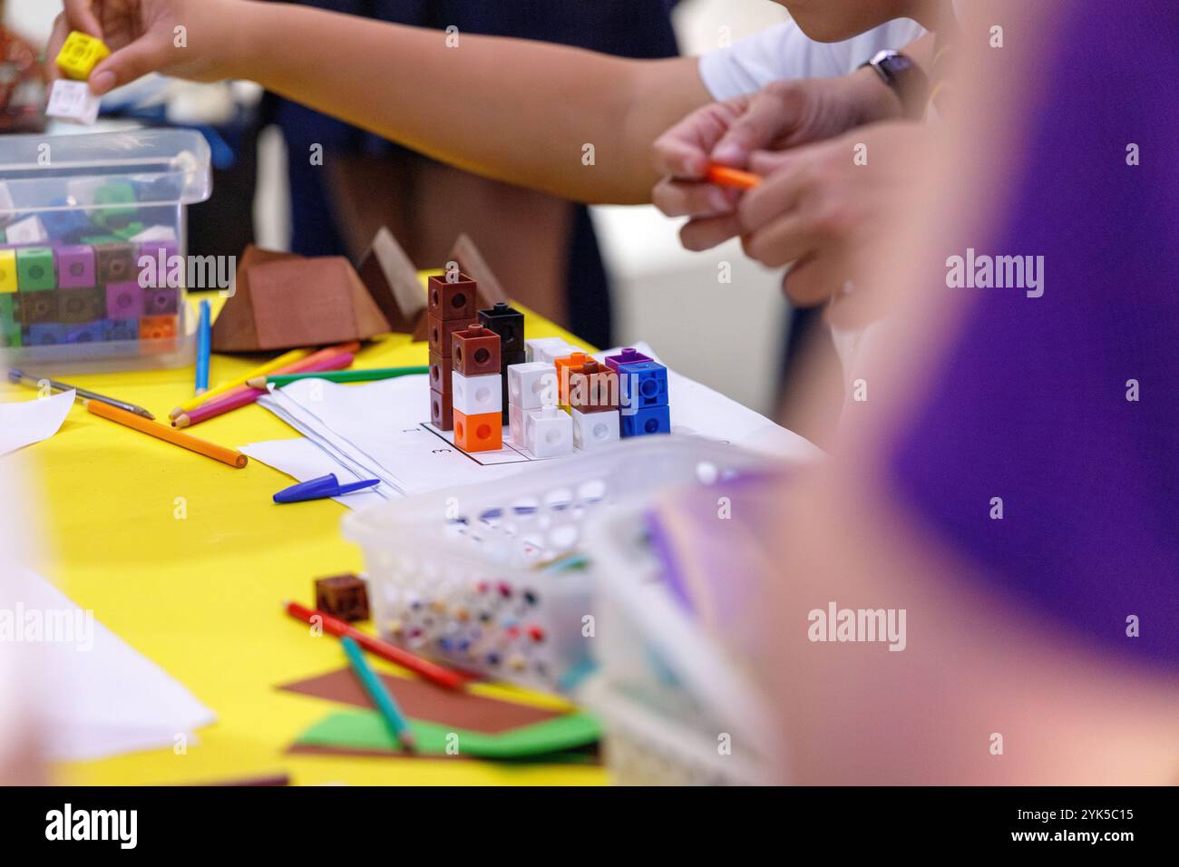 Menschen während eines Logikspiels in Rio de Janeiro, Brasilien. Stockfoto