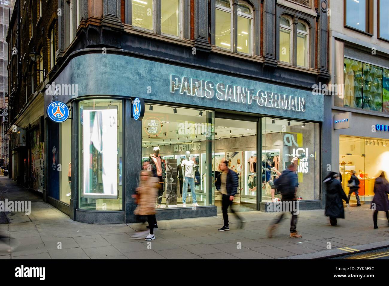 Paris Saint-Germain Football Club Store, Oxford Street, London, UK Stockfoto