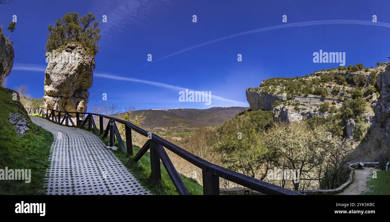 Naturdenkmal von Ojo Guarena, Ojo Guarena Karstkomplex, Höhlen von Ojo Guarena, Las Merindades, Burgos, Kantabrische Berge, Castilla y Leon, S Stockfoto