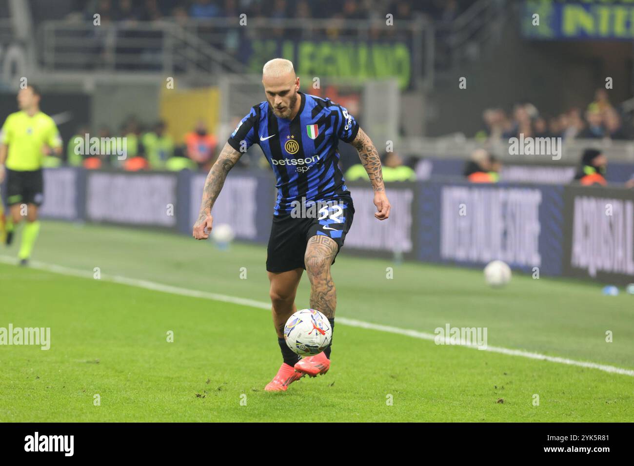 Milano FC Inter ist Federico Dimarco in Aktion während des Fußballspiels der Serie A Enilive 2024/2025 zwischen Inter und Neapel im Giuseppe Meazza Stockfoto