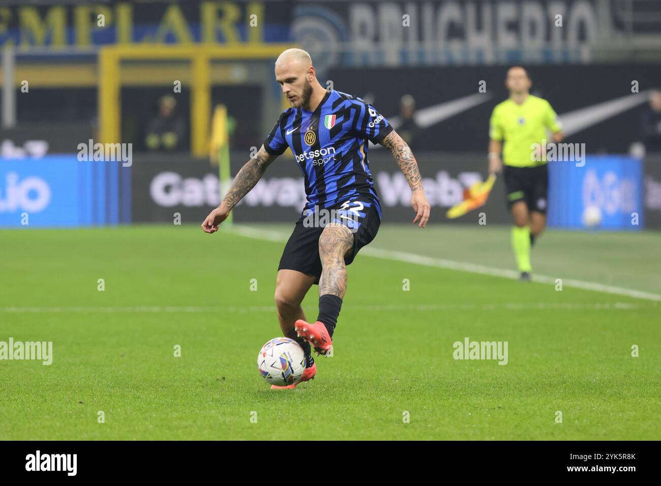 Milano FC Inter ist Federico Dimarco in Aktion während des Fußballspiels der Serie A Enilive 2024/2025 zwischen Inter und Neapel im Giuseppe Meazza Stockfoto