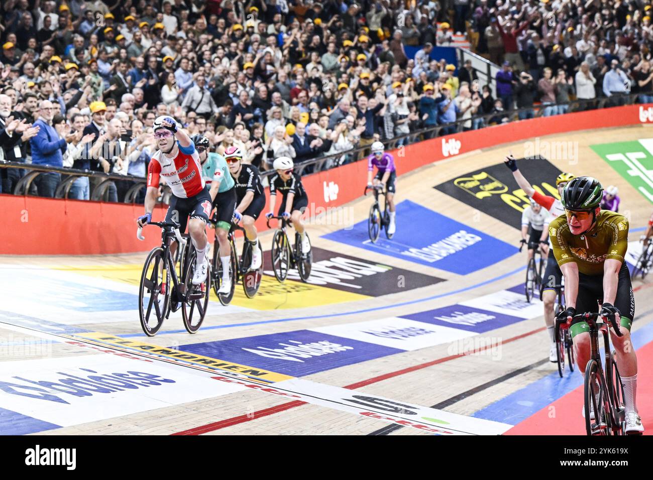 Gent, Belgien. November 2024. Der belgische Fabio Van den Bossche feiert nach dem sechsten und letzten Tag des sechstägigen Indoor-Track-Radsports in Zesdaagse Vlaanderen-Gent in der Indoor-Radarena 't Kuipke, Sonntag, den 17. November 2024, in Gent. BELGA FOTO TOM GOYVAERTS Credit: Belga Nachrichtenagentur/Alamy Live News Stockfoto