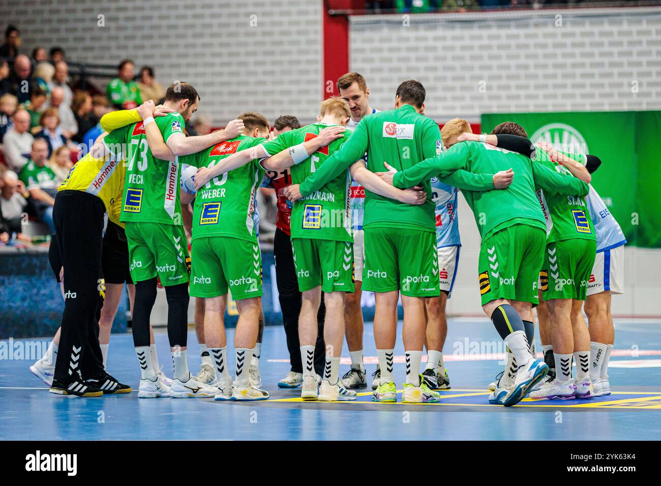 Lübecke, Deutschland. November 2024. Begruessung der Mannschaften GER, GWD Minden vs. TV Grosswallstadt, Handball, 2. Bundesliga, 11. Spieltag, Spielzeit 2024/2025, 17.11.2024 Foto: Eibner-Pressefoto/Jan Rollinger Credit: dpa/Alamy Live News Stockfoto