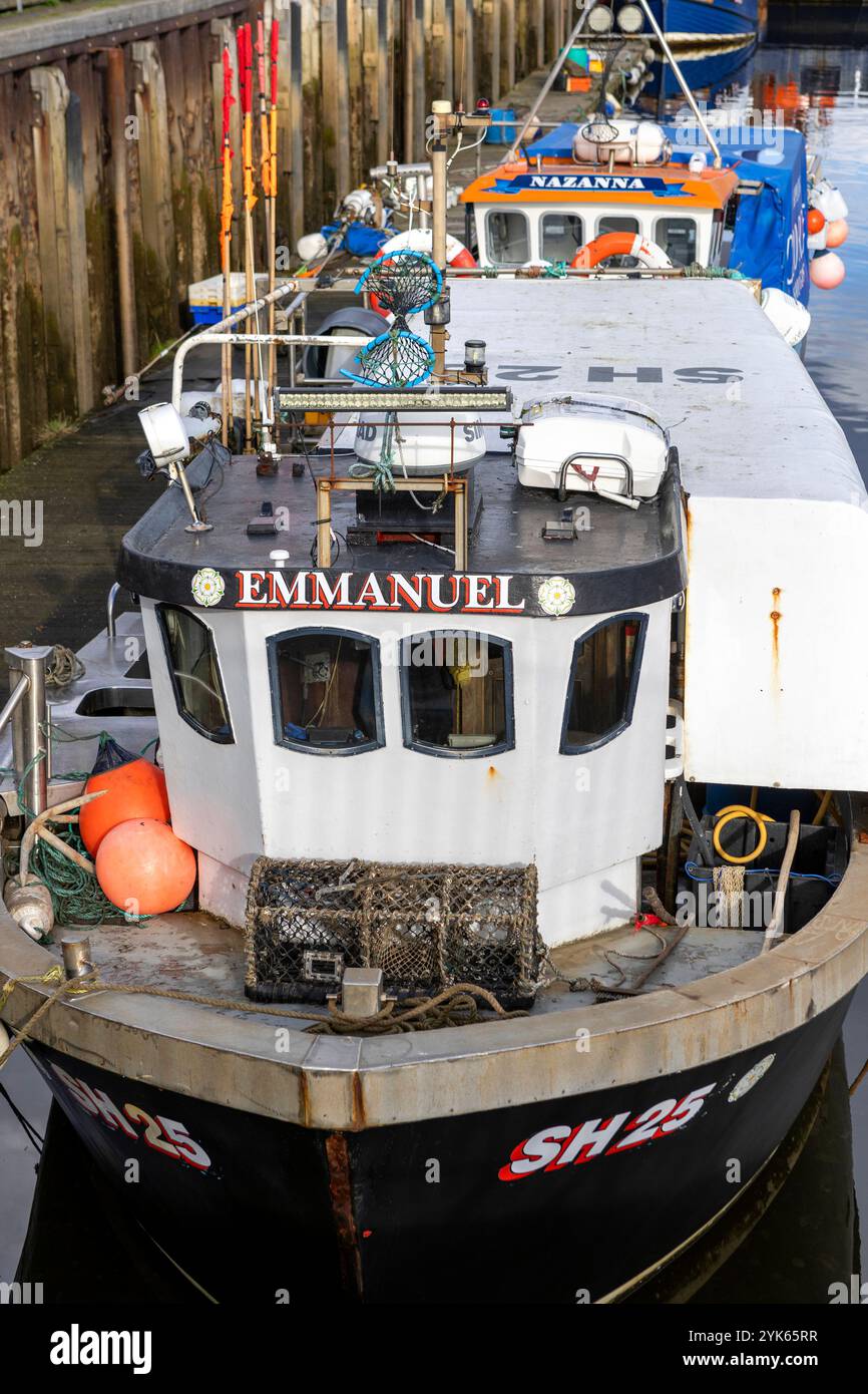 Angel- und Freizeitboote auf dem Fluss Esk in Whitby North Yorkshire Stockfoto