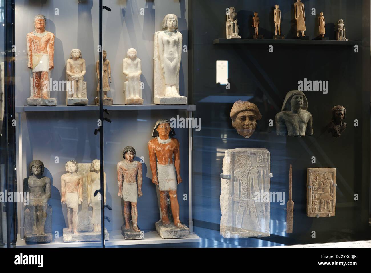 Figuren im neu eröffneten Großen Ägyptischen Museum. Stockfoto