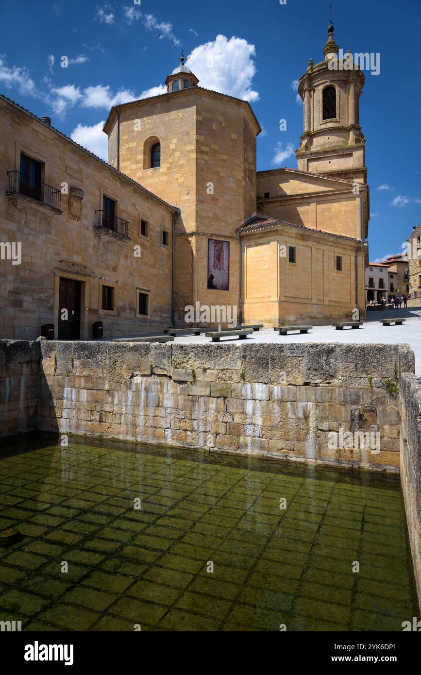 Fassade des Klosters der Silos, Santo Domingo de Silos, Burgos, Spanien Stockfoto