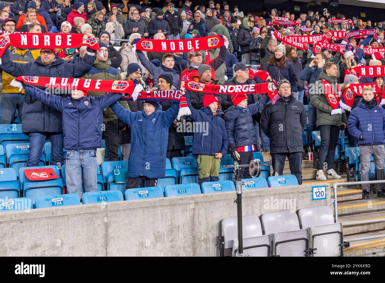 Oslo, Norwegen 17. November 2024 Fans zeigten ihre Unterstützung vor dem Fußball-Spiel der Gruppe B der UEFA Nations League zwischen Norwegen und Kasachstan im Ullevaal Stadion in Oslo, Norwegen Stockfoto