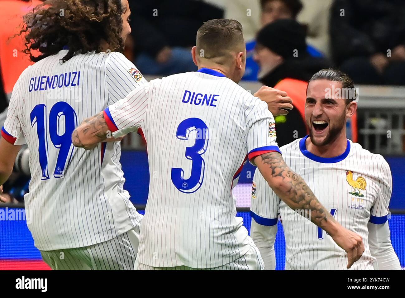 Adrien Rabiot (Olympique de Marseille) aus Frankreich feiert, nachdem er sein drittes Tor beim Fußballspiel der UEFA Nations League zwischen Italien und Frankreich am 17. November 2024 im San Siro Stadion in Mailand erzielt hat Stockfoto