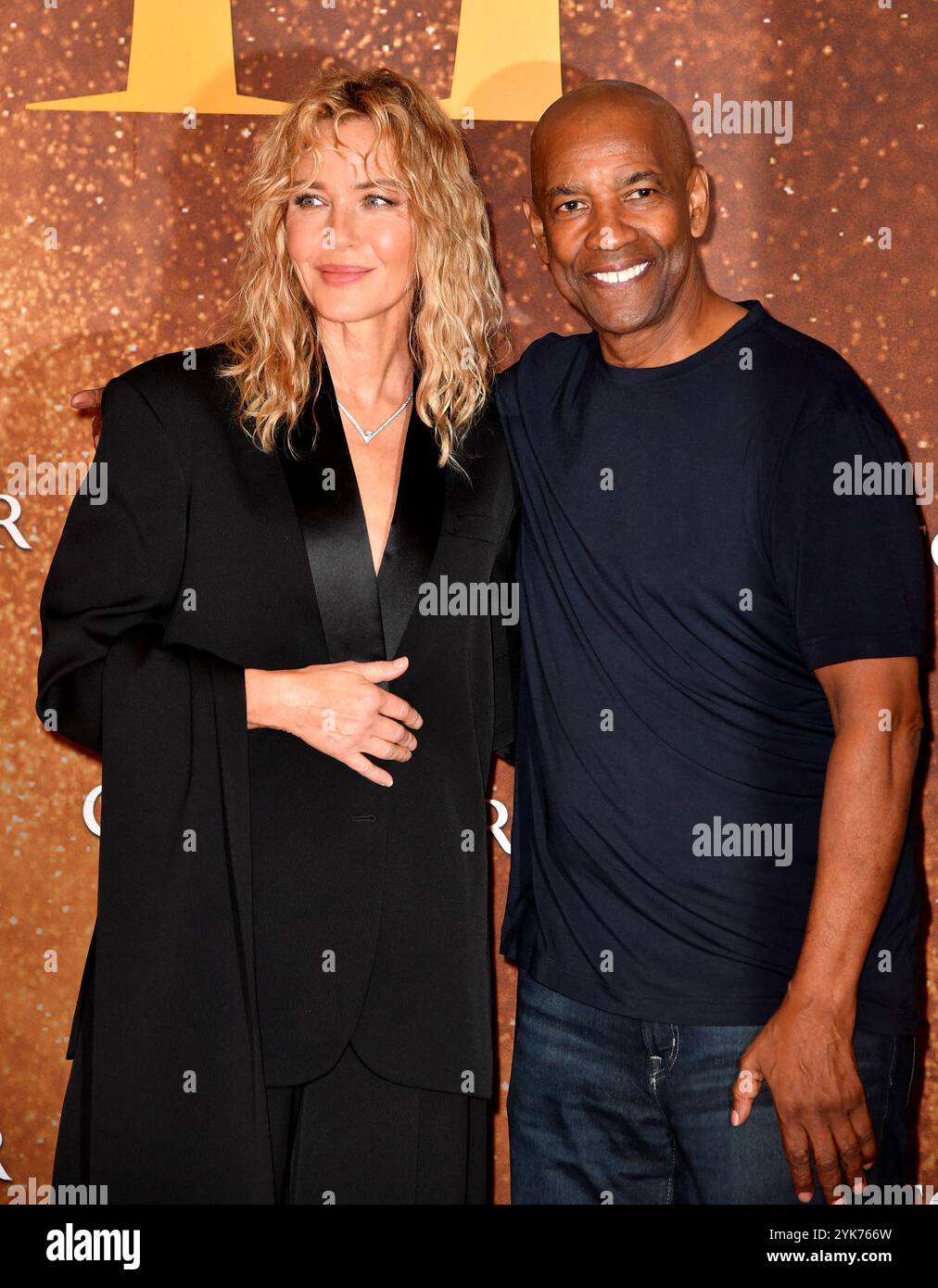 Connie Nielsen und Denzel Washington nehmen am 10. November 2024 an der Premiere von Gladiator II im Pathe Palace Teil Stockfoto