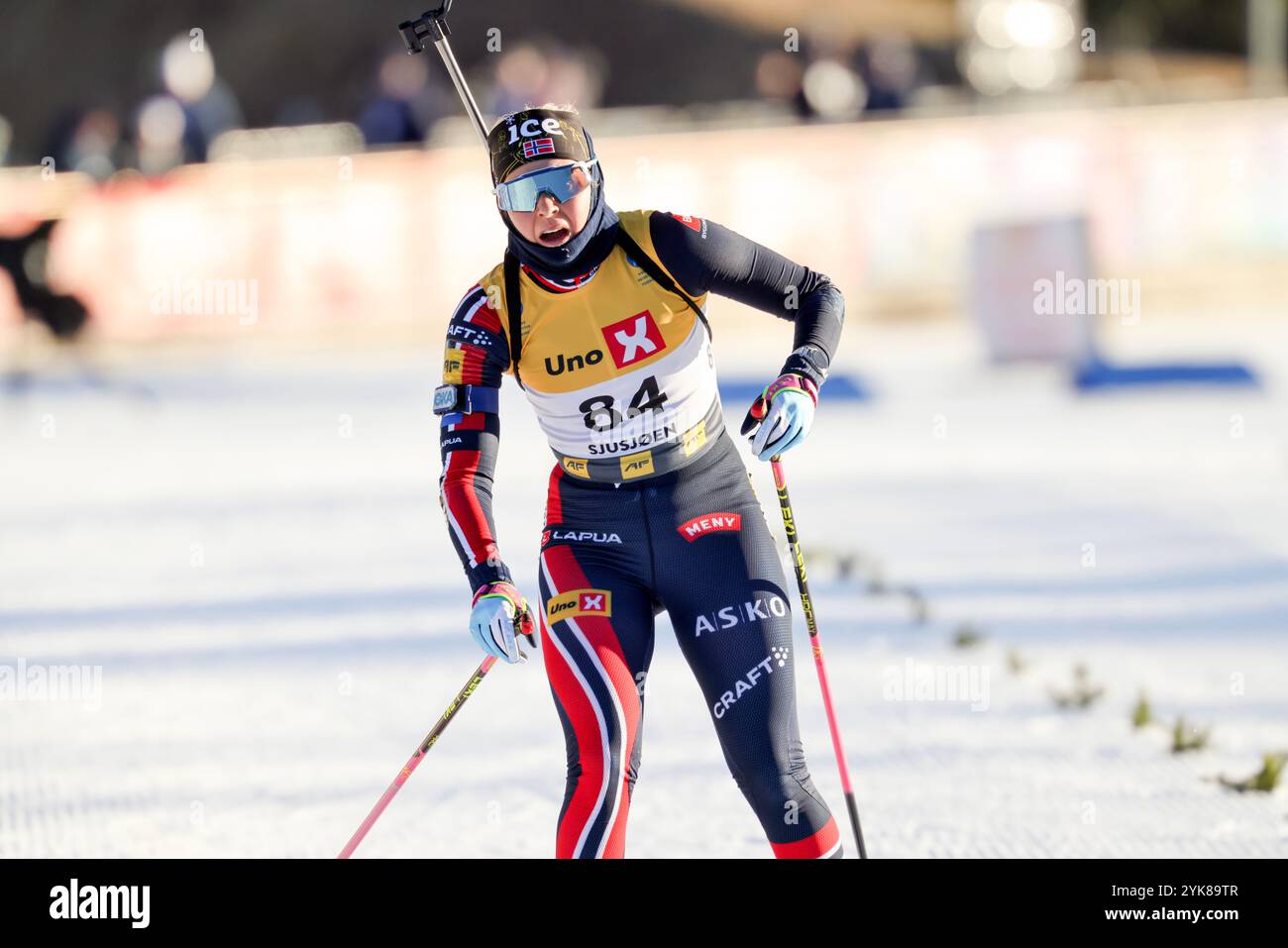 Sjusjoen 20241116. Ingrid Landmark Tandrevold an der Ziellinie nach dem Biathlonsprint in der Sjusjoen Arena Natrudstilen. Foto: Geir Olsen / NTB Stockfoto