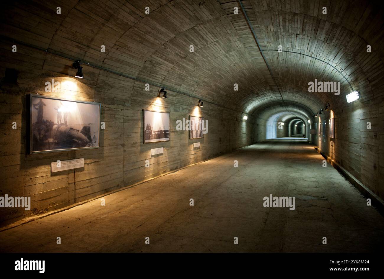 Spannende Wahrend Der Fahrt In Einem Tunnel Bemerken Sie Feuer Fotos
