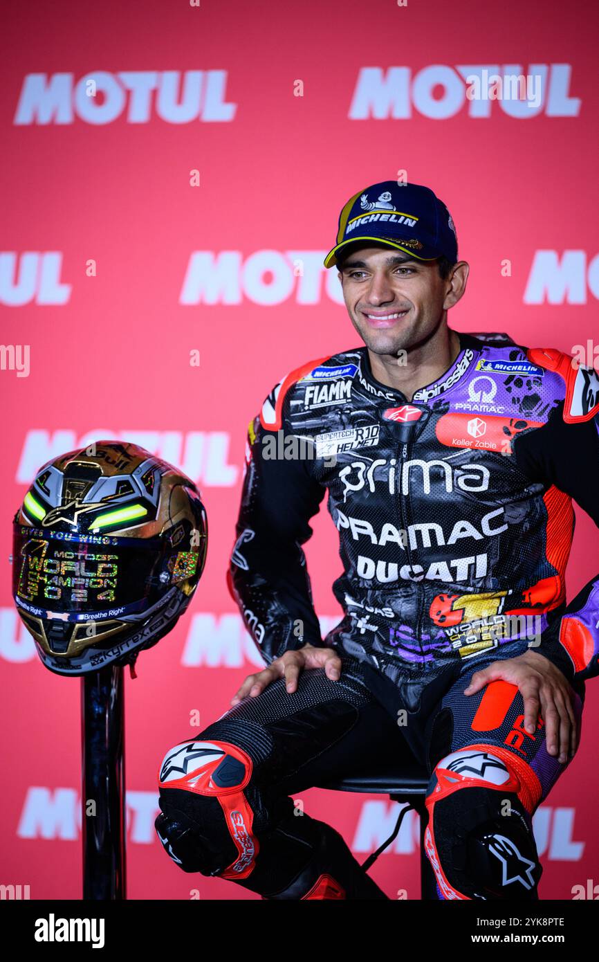 MotoGP 2024 Weltmeister, spanischer Fahrer Jorge Martin, während der Pressekonferenz nach dem Titelgewinn im November 2024 in Barcelona, Spanien Stockfoto