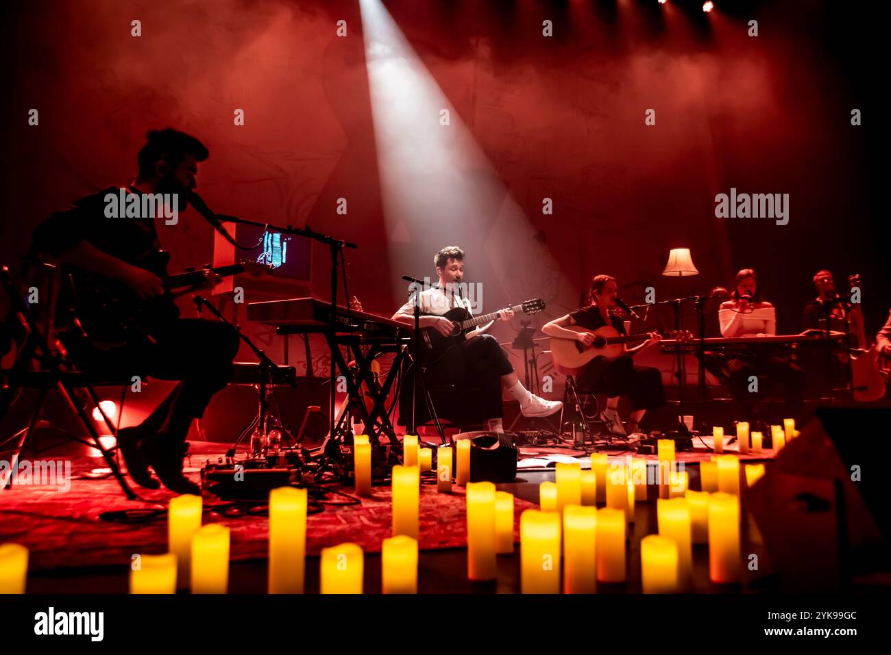 London, Vereinigtes Königreich. November 2024. Bastille verwöhnt Fans mit einem ganz besonderen Auftritt im Shepherds Bush Empire . Cristina Massei/Alamy Live News. Stockfoto