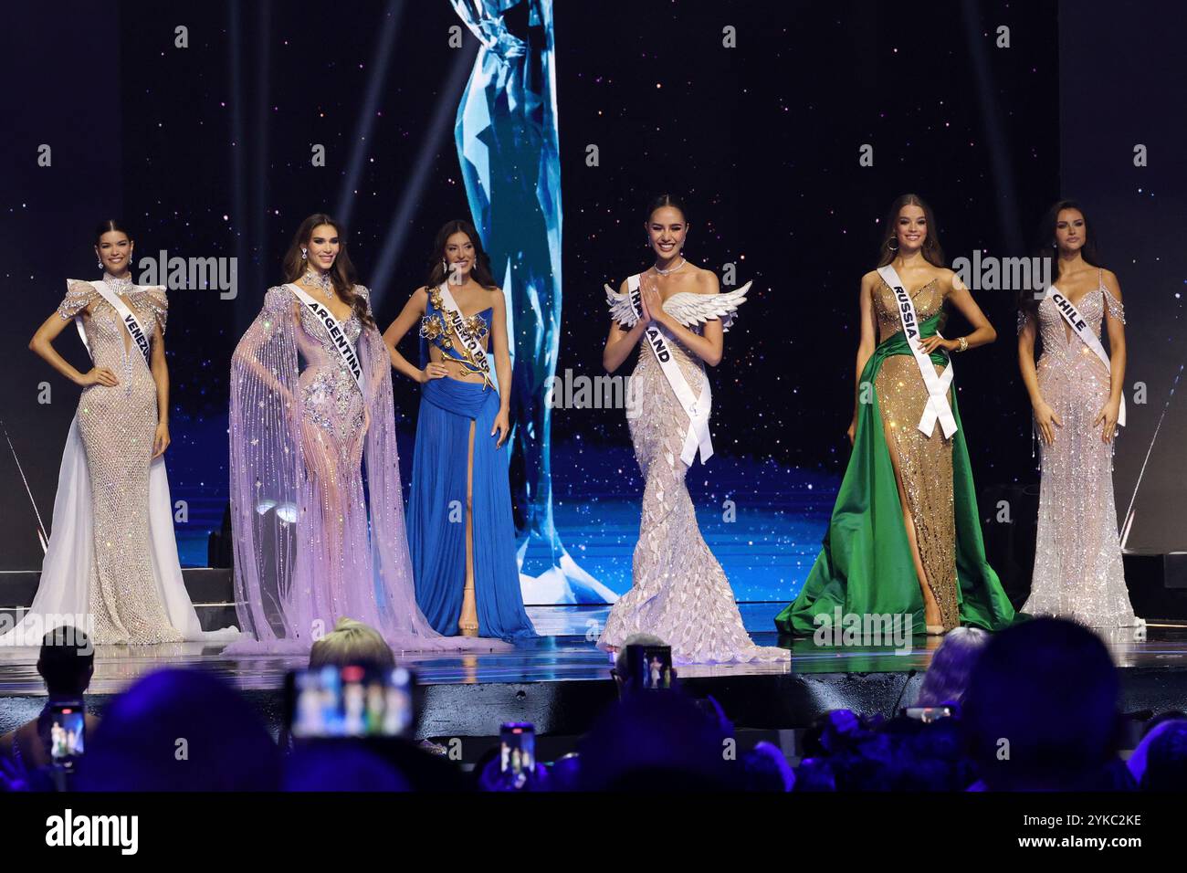 16. November 2024, Mexiko-Stadt, Ciudad de Mexico, Mexiko: (L-R) Miss Venezuela Ileana MÃ¡rquez, Miss Argentinien Magali Benejam, Miss Puerto Rico Jennifer Colin, Miss Thailand Opal Suchata Chuangsri, Miss Russia Valentina Alekseeva, Miss Chile Emilia Dides während ihrer Teilnahme an der 73. Miss Universe Pageant-Wettbewerbsshow in der Mexico City Arena am 16. November 2024 in Mexiko-Stadt. (Kreditbild: © Yamak Perea/OKULARIS via ZUMA Press Wire) NUR REDAKTIONELLE VERWENDUNG! Nicht für kommerzielle ZWECKE! Stockfoto