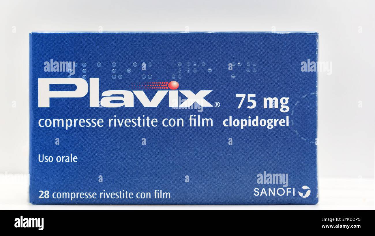 Rom, Italien - 15. November 2024: Plavix ist ein ​​a Arzneimittel, das zur Kategorie der Thrombozytenaggregationshemmer gehört und die Bildung von Blutgerinnseln verhindert. Stockfoto