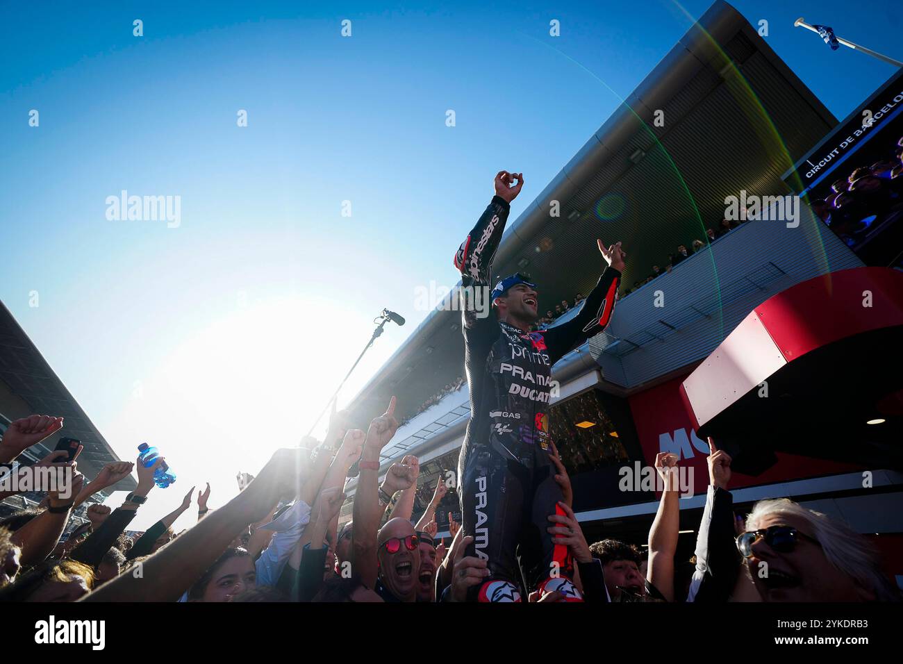 Barcelona, Spanien. November 2024. Rennen von Motul Solidarity Grand Prix von Barcelona der MotoGP auf dem Barcelona-Catalunya Circuit. November 2024. Im Bild: Jorge Martin Carreras del Gran Premio Solidario Motul de MotoGP de Barcelona en el Circuito de Barcelona-Catalunya. 17 de Noviembre de 2024 POOL/ MotoGP.com/Cordon Pressebilder sind nur für redaktionelle Zwecke bestimmt. Obligatorischer Vermerk: © MotoGP.com Credit: CORDON PRESS/Alamy Live News Stockfoto