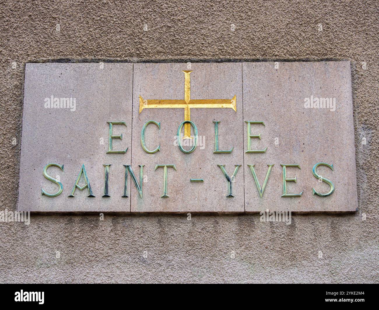 Rennes, Frankreich - 26. Juli 2024: Die Schule Ecole Saint-Yves in Rennes ist eine Bildungseinrichtung in Rennes, der Hauptstadt der Bretagne. Stockfoto