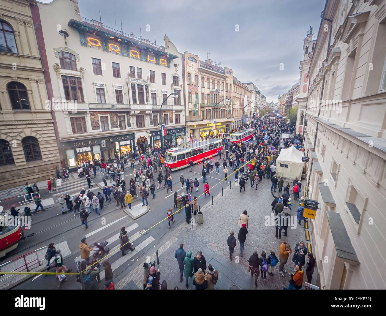 Die Narodni-Straße im Zentrum von Prag, wo heute, am Sonntag, den 17. November 2024, die Feierlichkeiten zum 35. Jahrestag der Samtenen Revolution stattfanden Stockfoto