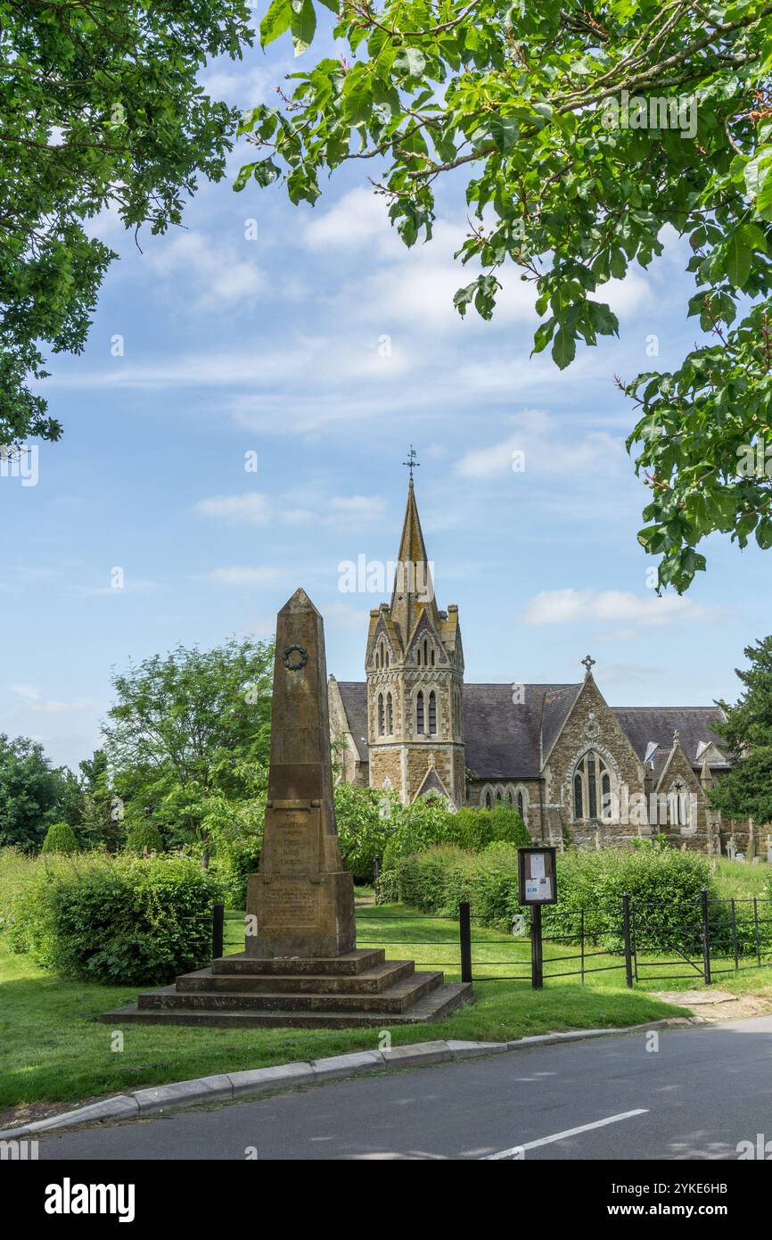 Die Pfarrkirche St. Johannes der Täufer, Lower Shuckburgh, Warwickshire, Großbritannien; ganz im Jahre 1860 wieder aufgebaut, obwohl Gedanken aus dem 13. Jahrhundert. Stockfoto