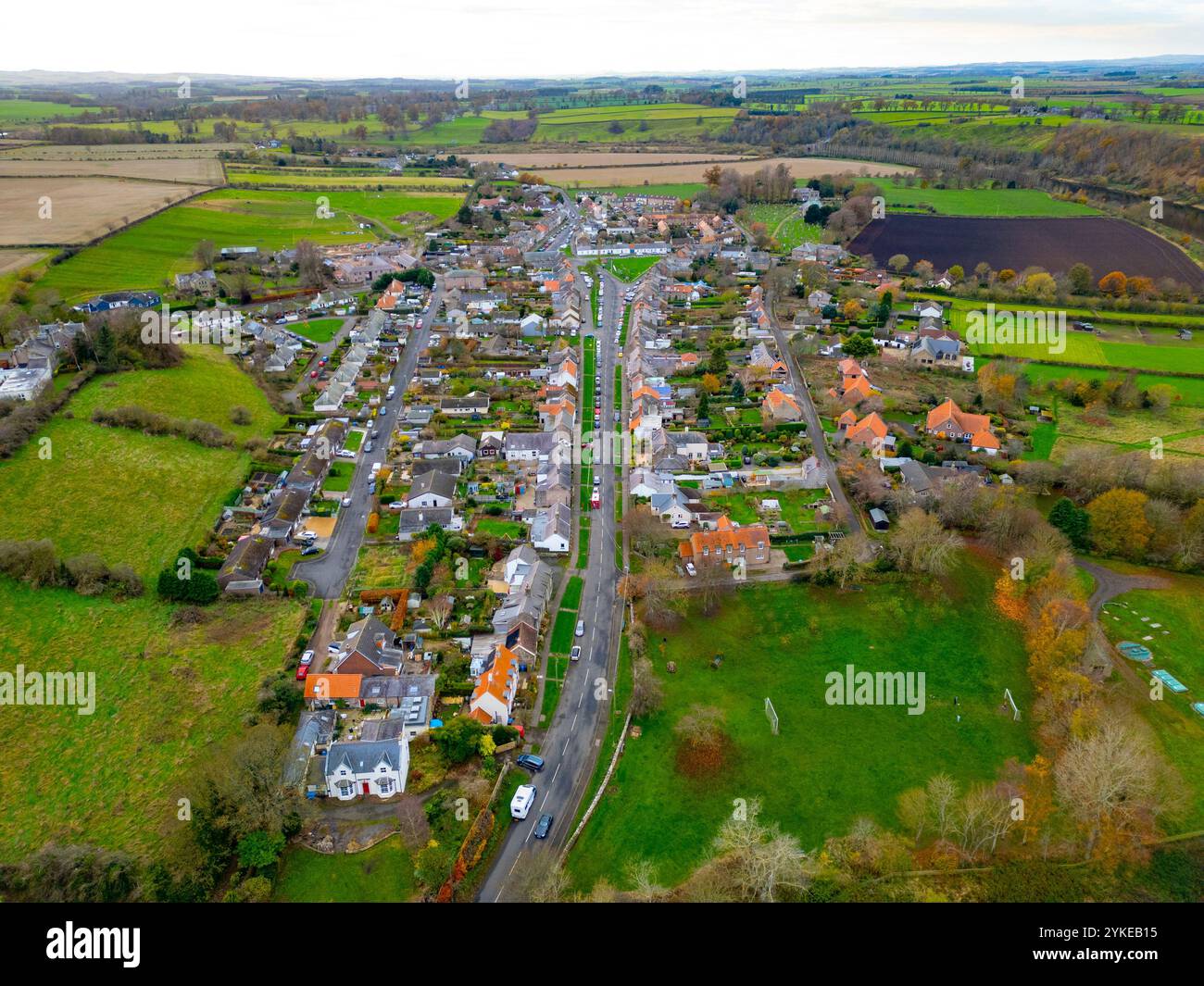 Luftaufnahme des Dorfes Norham an der ango-schottischen Grenze in Northumberland, England, Großbritannien Stockfoto