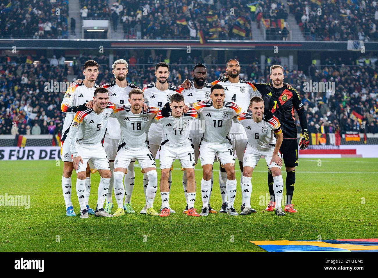 Freiburg, Deutschland. November 2024. 16.11.2024, Deutschland gegen Bosnien, Nations League, 5. Spieltag, Gruppa A Teamfoto Mannschaftsfoto Florian Wirtz (Deutschland, 17) Jamal Musiala (Deutschland, 10) Kai Havertz (Deutschland, 7) Robert Andrich (Deutschland, 8) Tim Kleindienst (Deutschland, 9) Pascal Gross (Deutschland, 5) Maximilian Mittelstädt (Deutschland, 18) Jonathan Tah (Deutschland, 4) Antonio Rüdiger (Deutschland, 2) Oliver Baumann (Deutschland, 1) Joshua Kimmich Live News: dpa Stockfoto