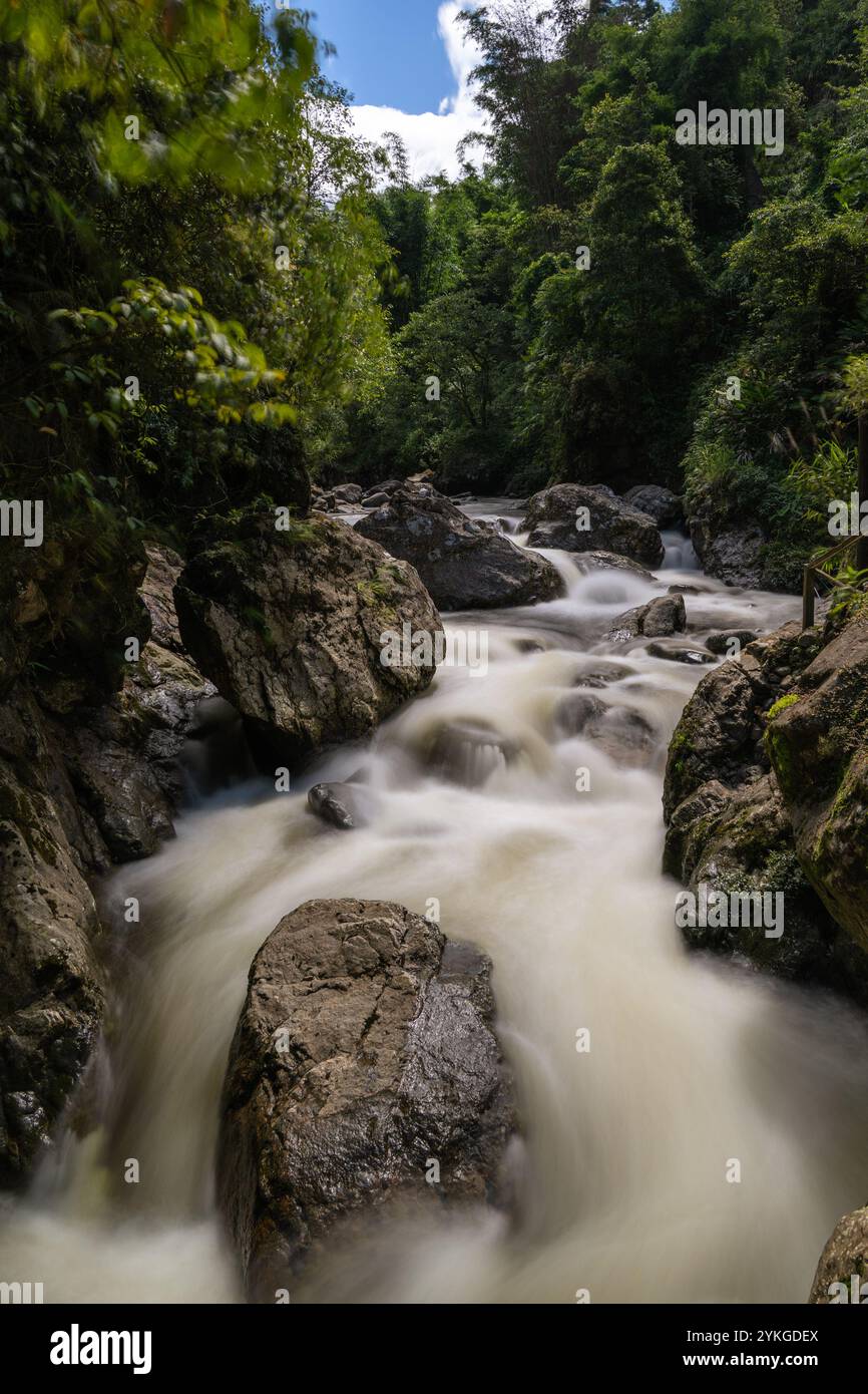 Blick auf einen Wasserfall im Cat Cat Cat Village, Sapa Stockfoto