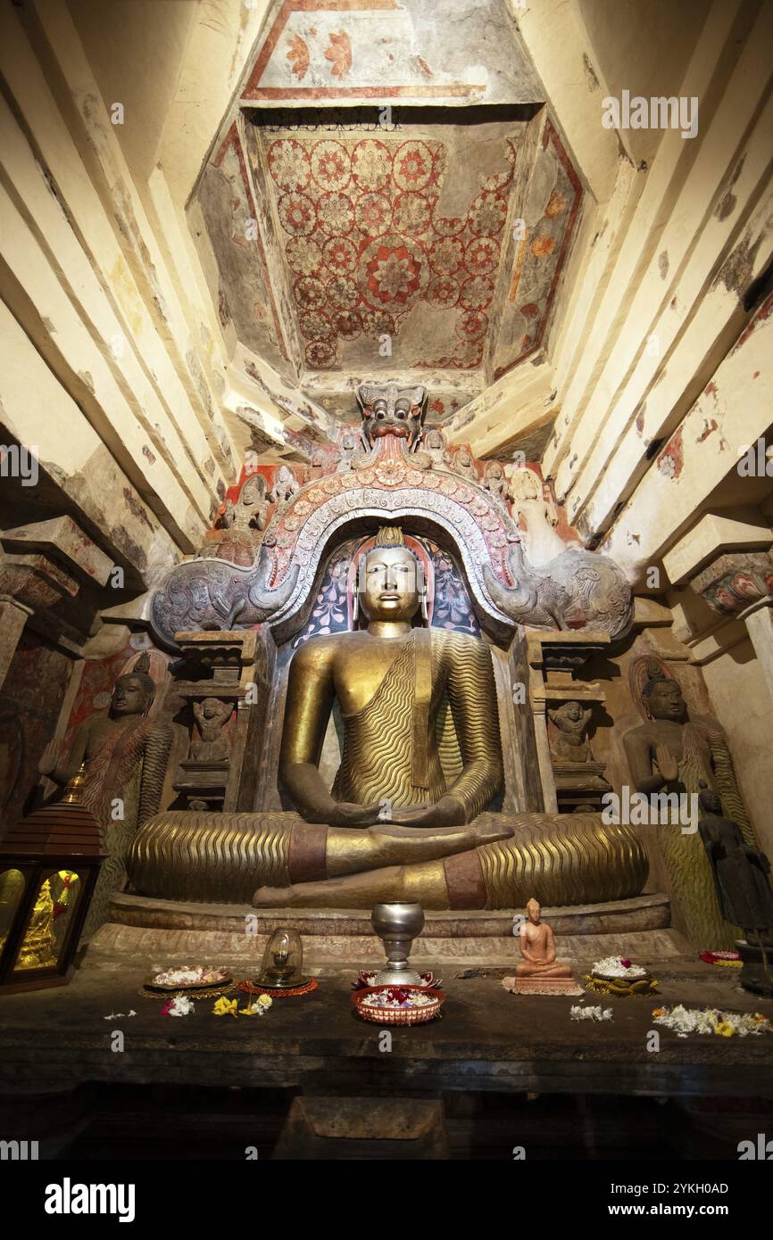 Sitzender Buddha im Gadaladeniya-Tempel, Pilimathalawa, Kandy, Zentralprovinz, Sri Lanka, Asien Stockfoto